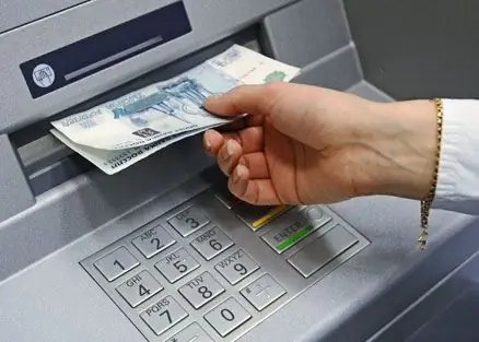 Jak wpłacać pieniądze na kartę przez bankomat