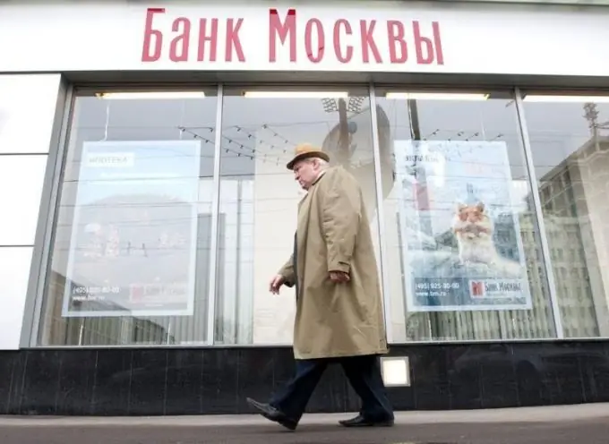 Bagaimana cara menaruh uang di kartu Bank of Moscow