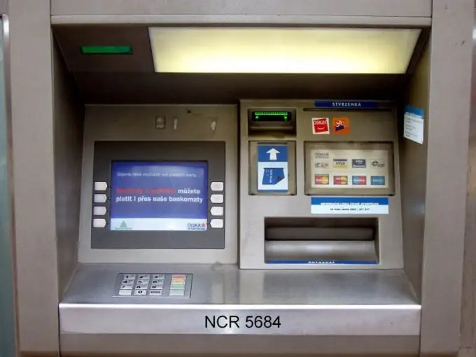 Yuav rho nyiaj li cas los ntawm ATM